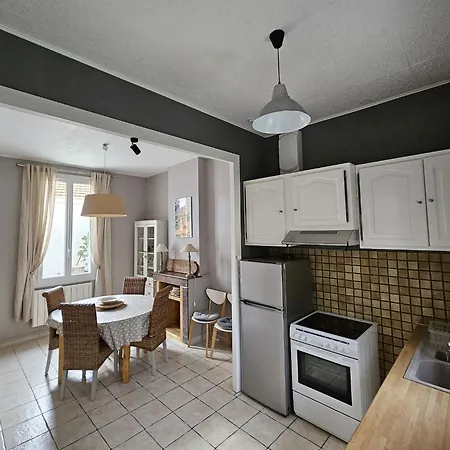 Maison Avec Independant Dans Le Centre De - 5306 Holiday home