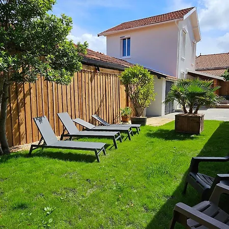 Holiday home Maison Avec Independant Dans Le Centre De - 5306 Soulac-sur-Mer
